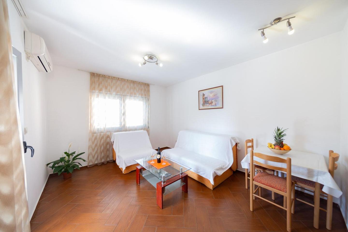 Sms Apartment