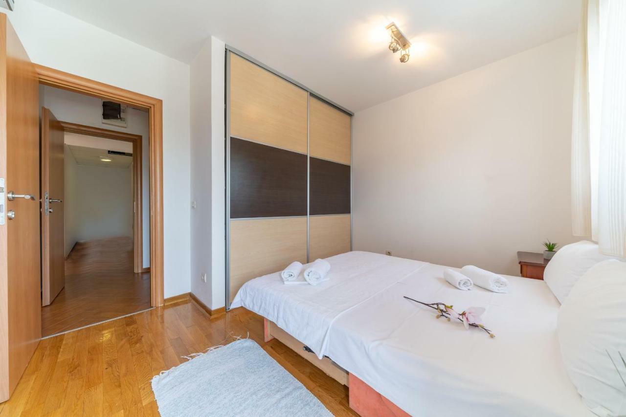 Apartment Sms